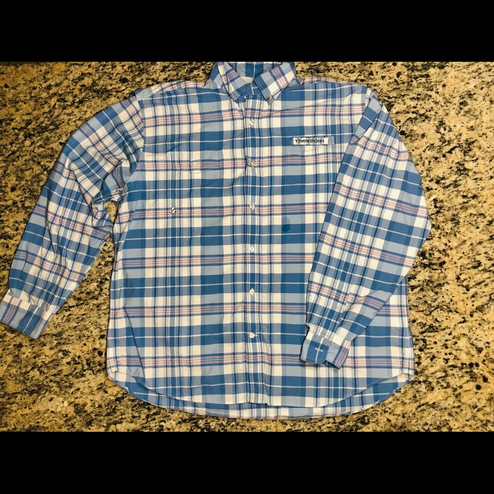 Vineyard Vines Mens button down. Size XL.